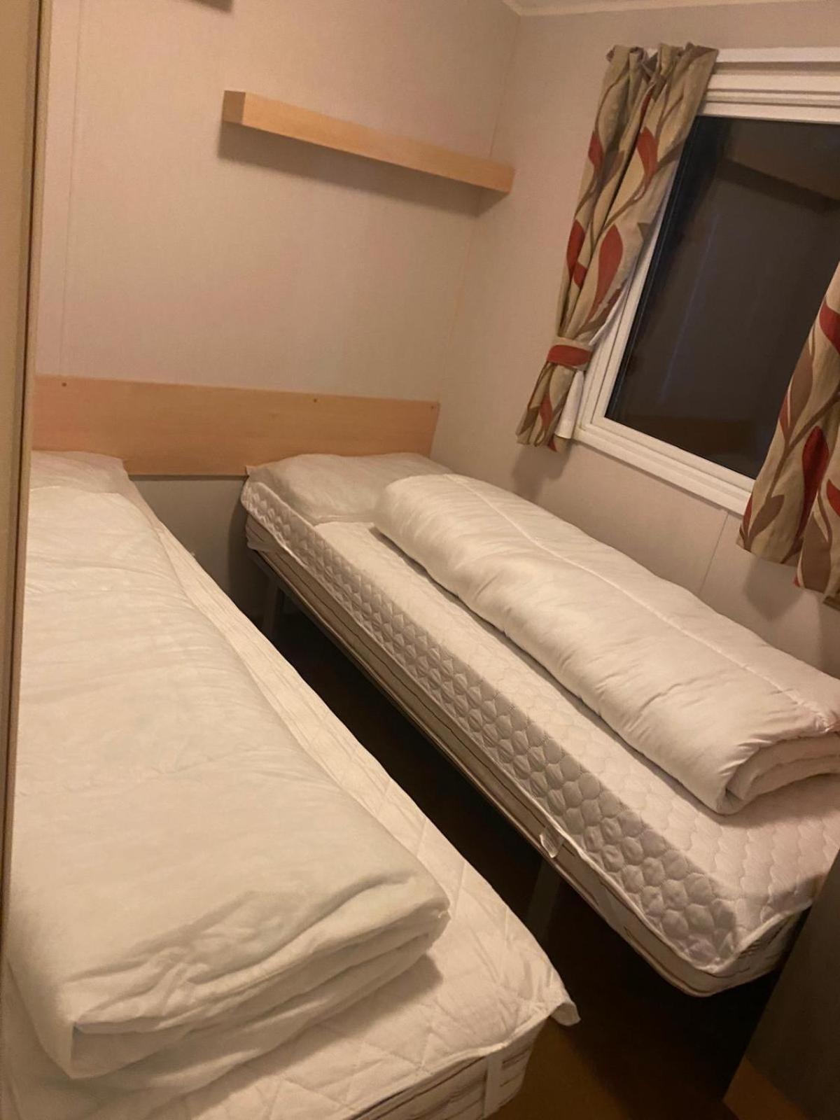 Great 8 Berth Caravan For Hire At Seawick Holiday Park In Essex Ref 27227Sw Clacton-on-Sea Εξωτερικό φωτογραφία