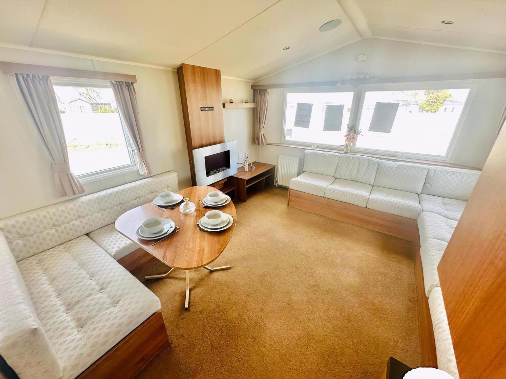 Great 8 Berth Caravan For Hire At Seawick Holiday Park In Essex Ref 27227Sw Clacton-on-Sea Εξωτερικό φωτογραφία